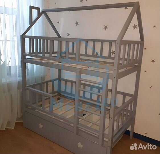 Двухъярусная кровать