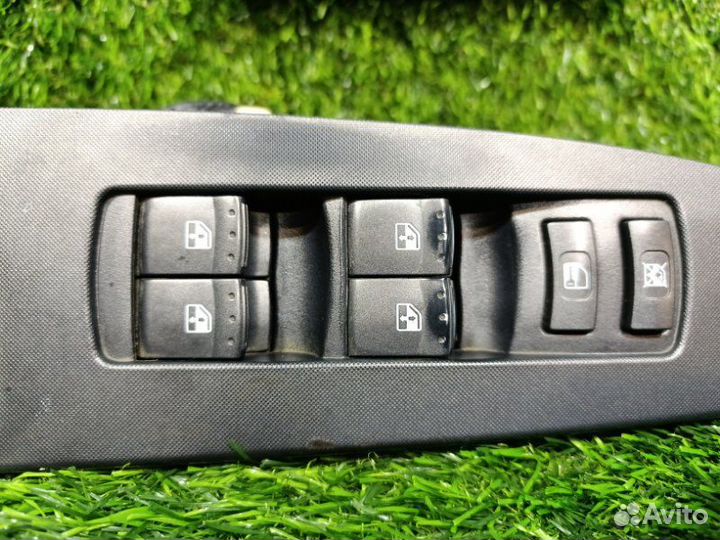 Блок упр. стеклоподьемниками передний левый