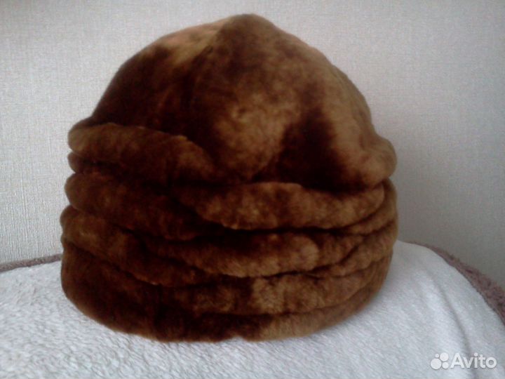 Мутоновая зимняя шапка необычного горчичного цвета