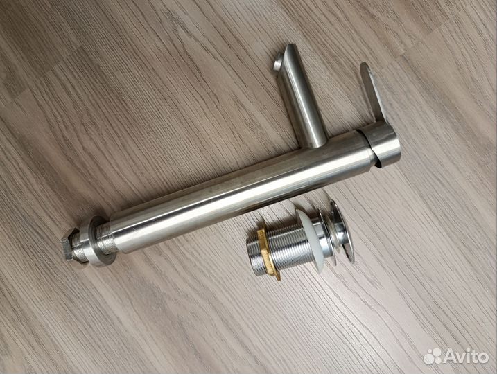 Кран для ванной