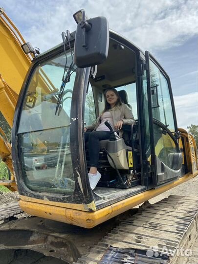 Машинист гусеничного экскаватора