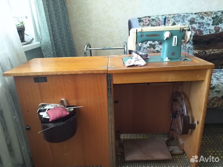 Швейная машинка подольская ножная Чайка- 115-1