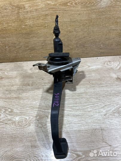 Педаль сцепления Ford Focus 2 301112