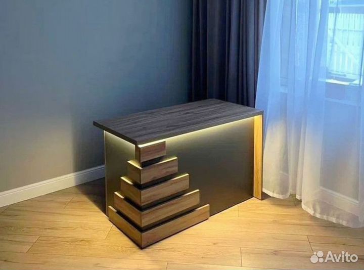 Письменный стол