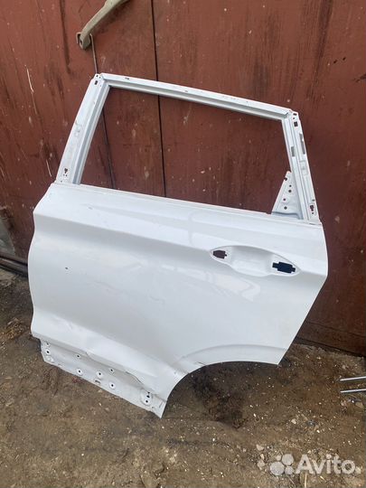 Задняя левая дверь джили кулрей