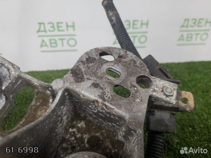 Кронштейн двигателя правый Audi Allroad A6 C5