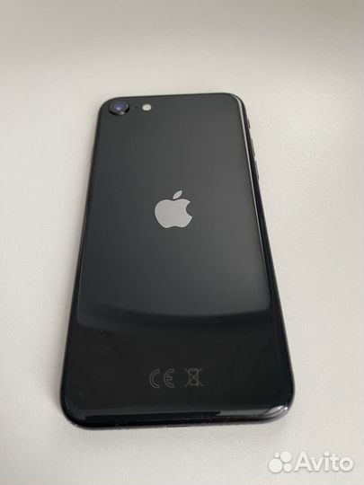 iPhone SE, 64 ГБ