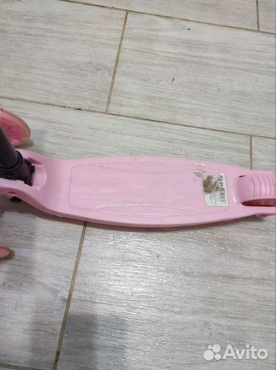 Трехколесный самокат розовый scooter