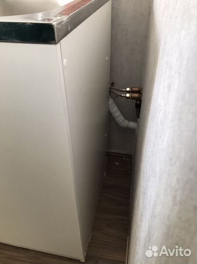 Тумба с раковиной и смесителем новая