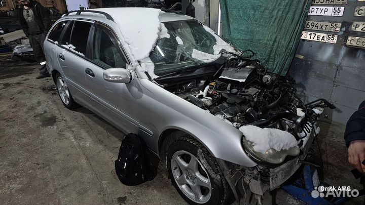 Крыло правое W203