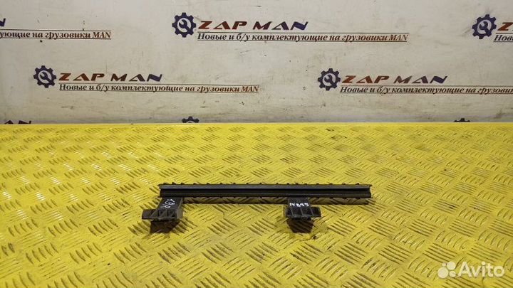 Направляющая стекла двери правая Man Tgl