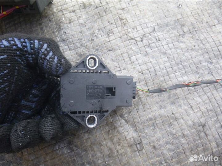 Датчик ускорения Bmw 740I E65 N62B40 2006