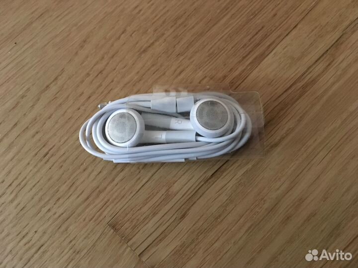 Наушники Apple