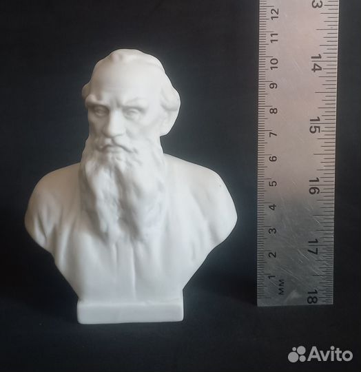 Бюст Лев Николаевич Толстой