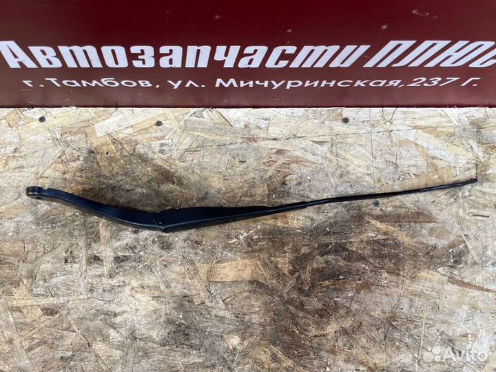 Поводок дворника передний левый Renault Logan