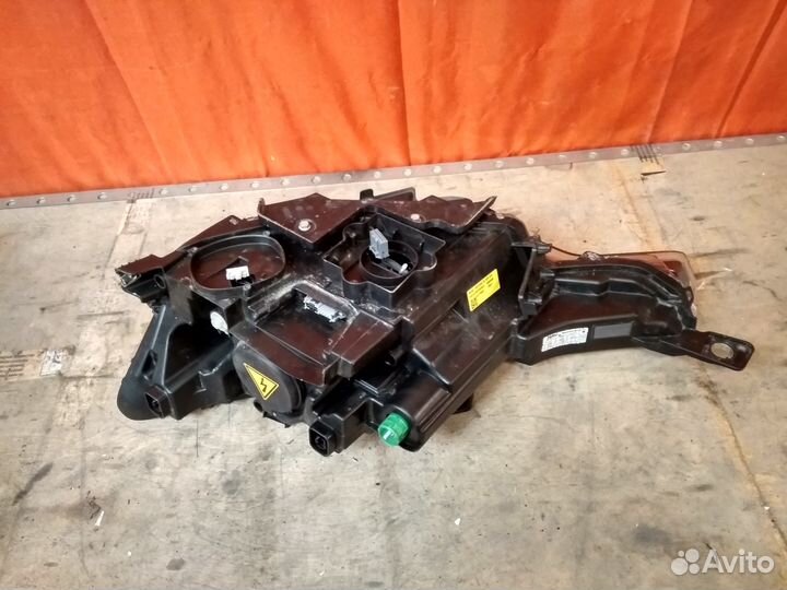 Фара передняя правая Maserati Levante