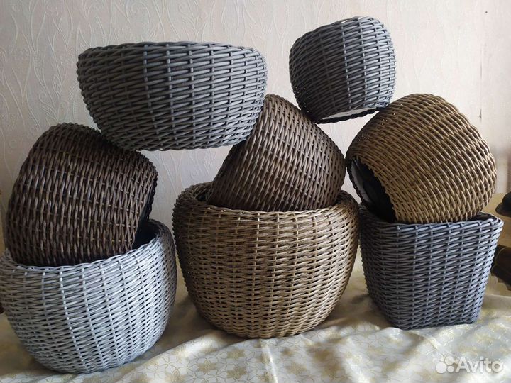 Кашпо из искусственного ротанга