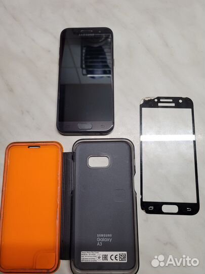 Чехол-книжка оригинальный новый Samsung A3 2017г