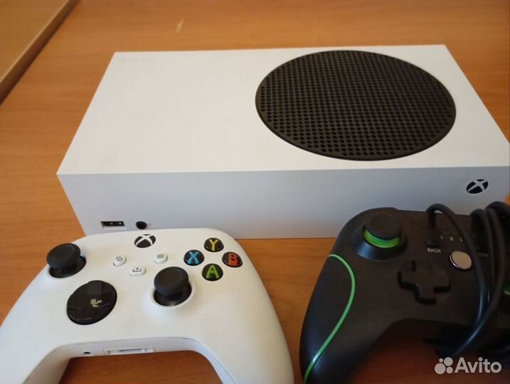 Xbox series s + 2 геймпада