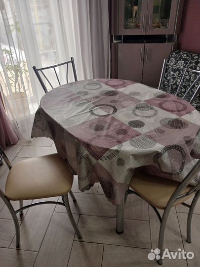 Кухонный стол со стульями комплект