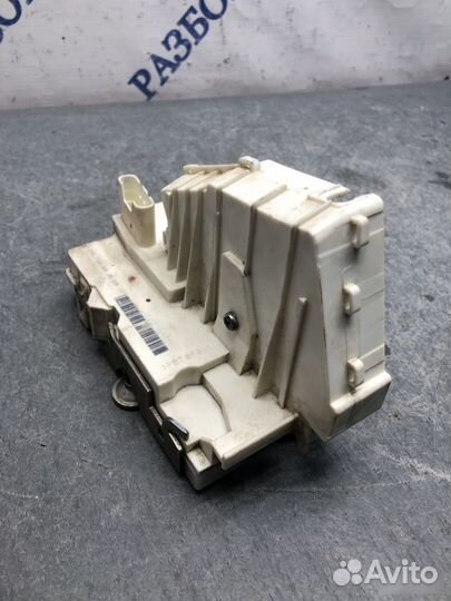 Замок двери передний правый Mercedes M W164