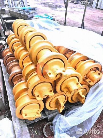 Каток поддерживающий Komatsu PC400-7 208-30-00520