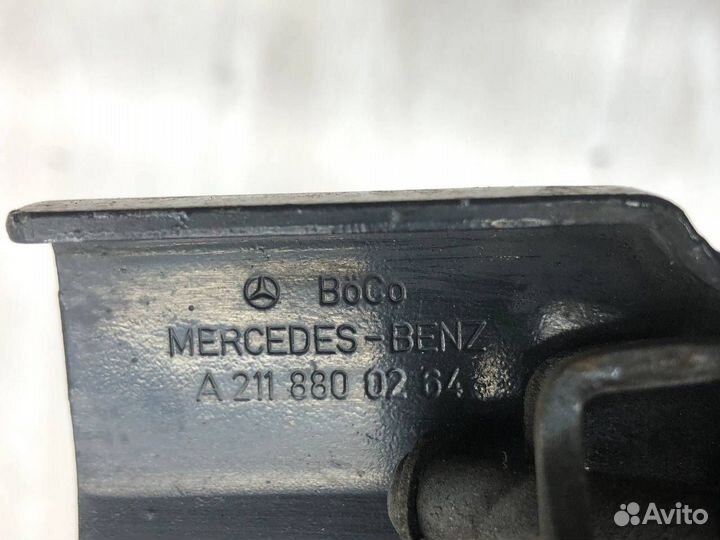 Замок капота Mercedes W211