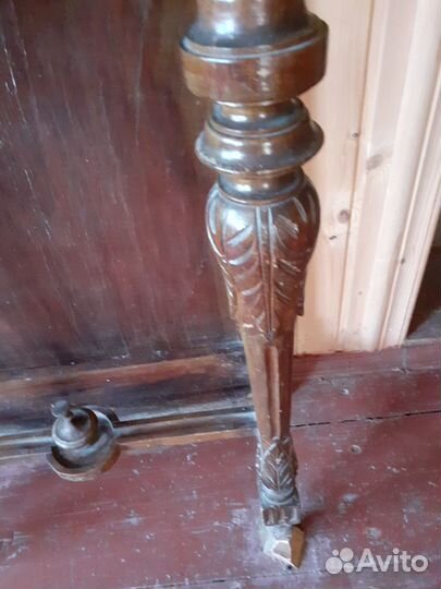 Старинный подзеркальник с зеркалом