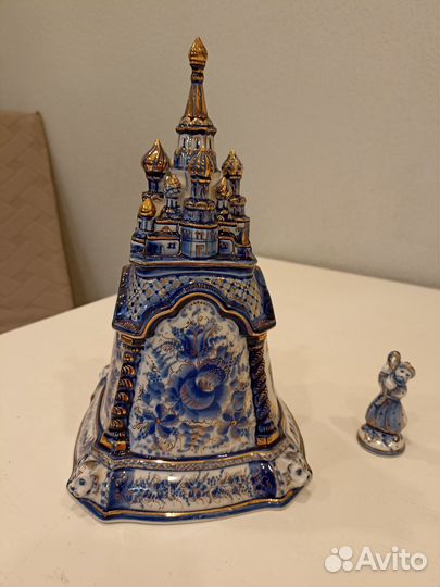 Колокол со звонарем с позолотой гжель. Уникальный