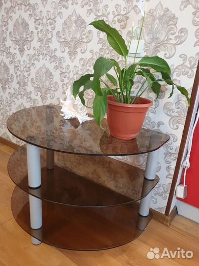 Стеклянная тумба под тв