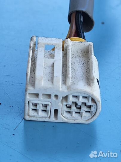 10-13 Хайлендер разьем зеркала левого Highlander