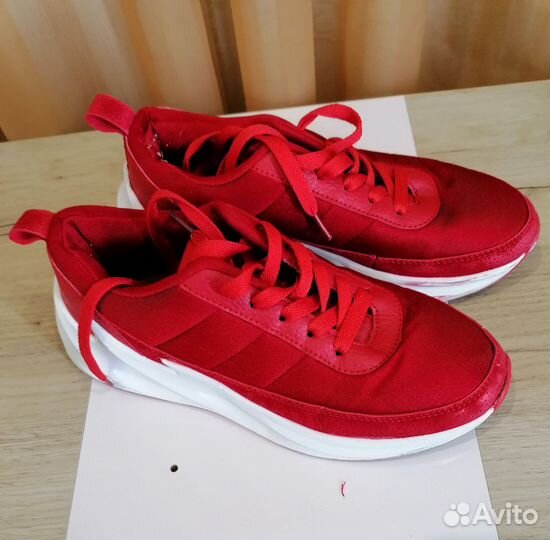 Кроссовки красные zegi 40 размер