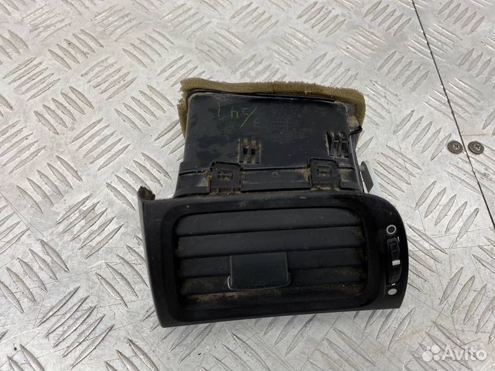 Б/У Дефлектор вентиляции центральной консоли