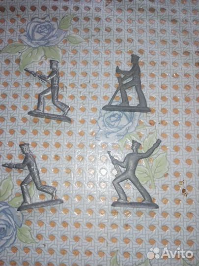 Солдатики оловянные