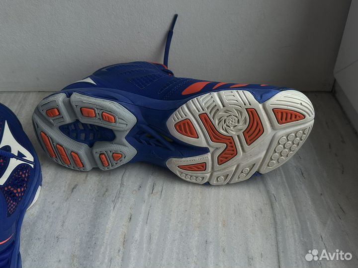 Mizuno wave lightning Z5