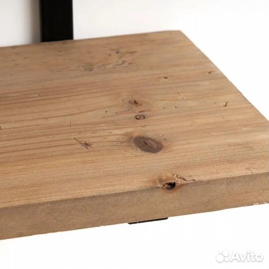 Этажерка настенная из переработанной ели и металла