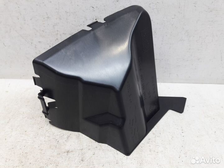 Дефлектор радиатора правый Renault Duster 2010