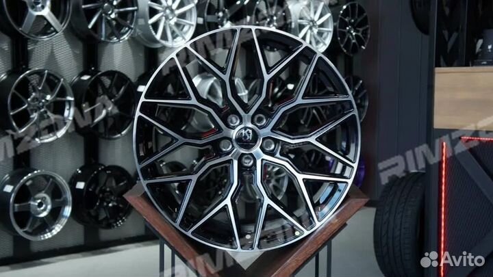 Литой диск в стиле vossen R19 5x114.3. Стильный бр