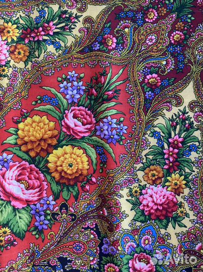 Павловопосадская шаль «Миндаль-18»