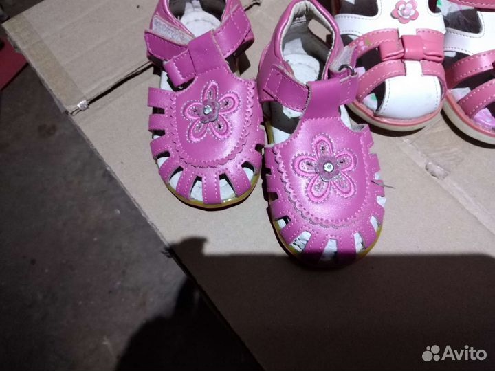 Сандали для девочек новые