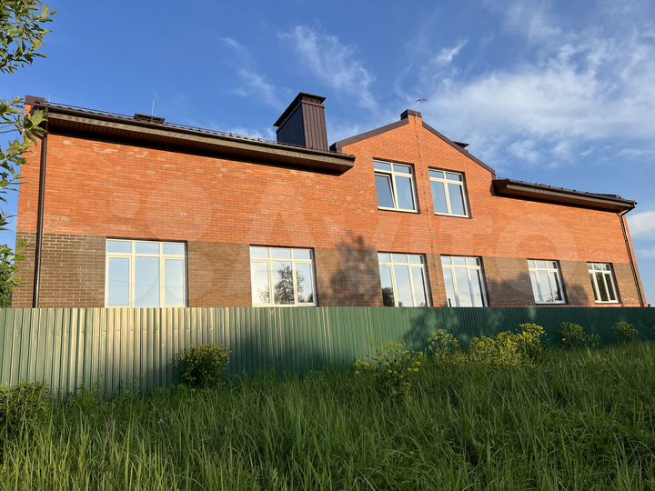 Дом 491,7 м² на участке 9,8 сот.