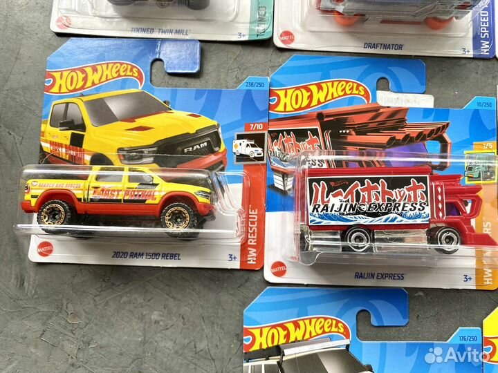 Машинки hot wheels TH