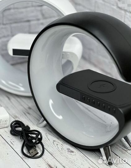 Универсальная световая и звуковая лампа 8в1