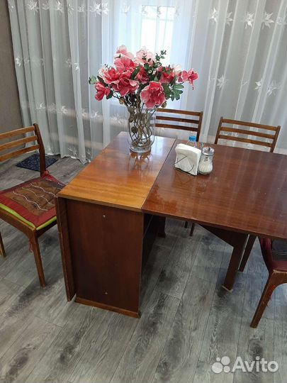Стол тумба,стулья