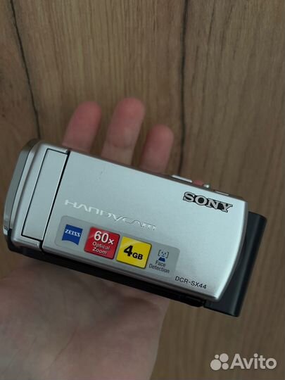 Видеокамера Sony DCR-SX44E