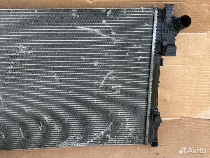 Радиатор охлаждения Opel Vivaro