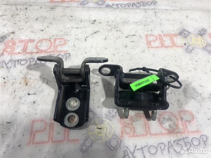 Петли задней правой двери Nissan Teana (J31) 2005