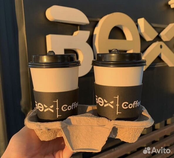 Бариста в кофейню