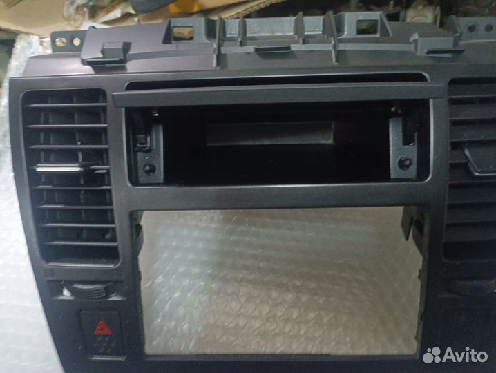 Центральный дефлектор Nissan Tiida C11