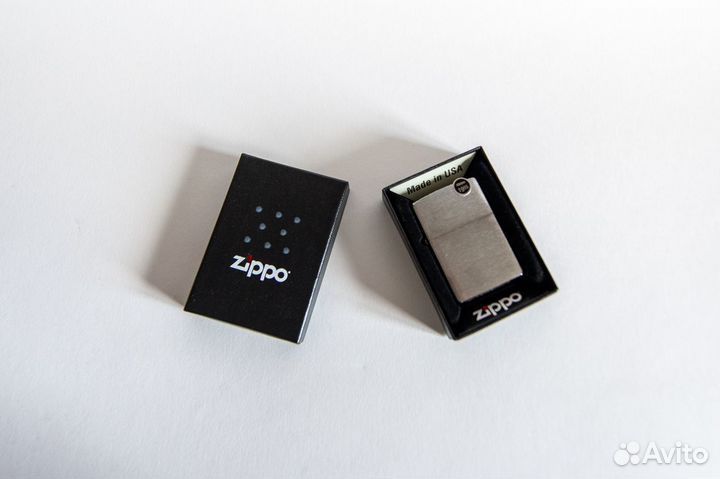 Зажигалка Zippo Regular Brushed Chrome